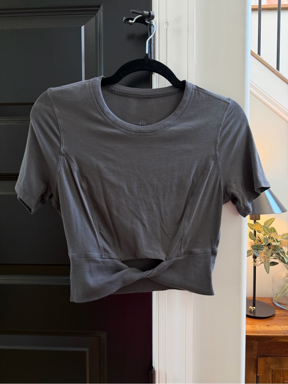 LULULEMON cropped t shirt